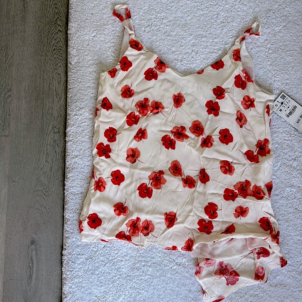 Summer flower vest, new with tag. Size M.